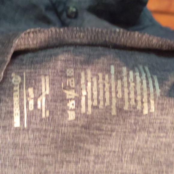 Merrell* ladies hiking shirt upf 30+, button front, cap sleeve button detailing - Picture 5 of 9